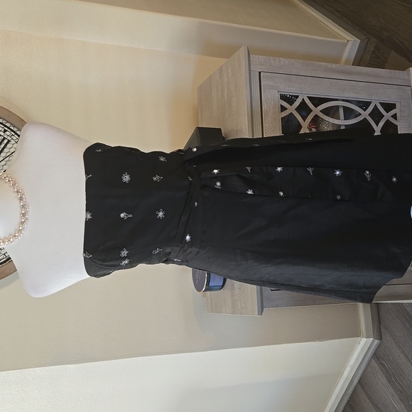 Molly B Dresses & Skirts - Molly B Black Strapless Chic Dress With Detachable Belt and Intricate Detailing